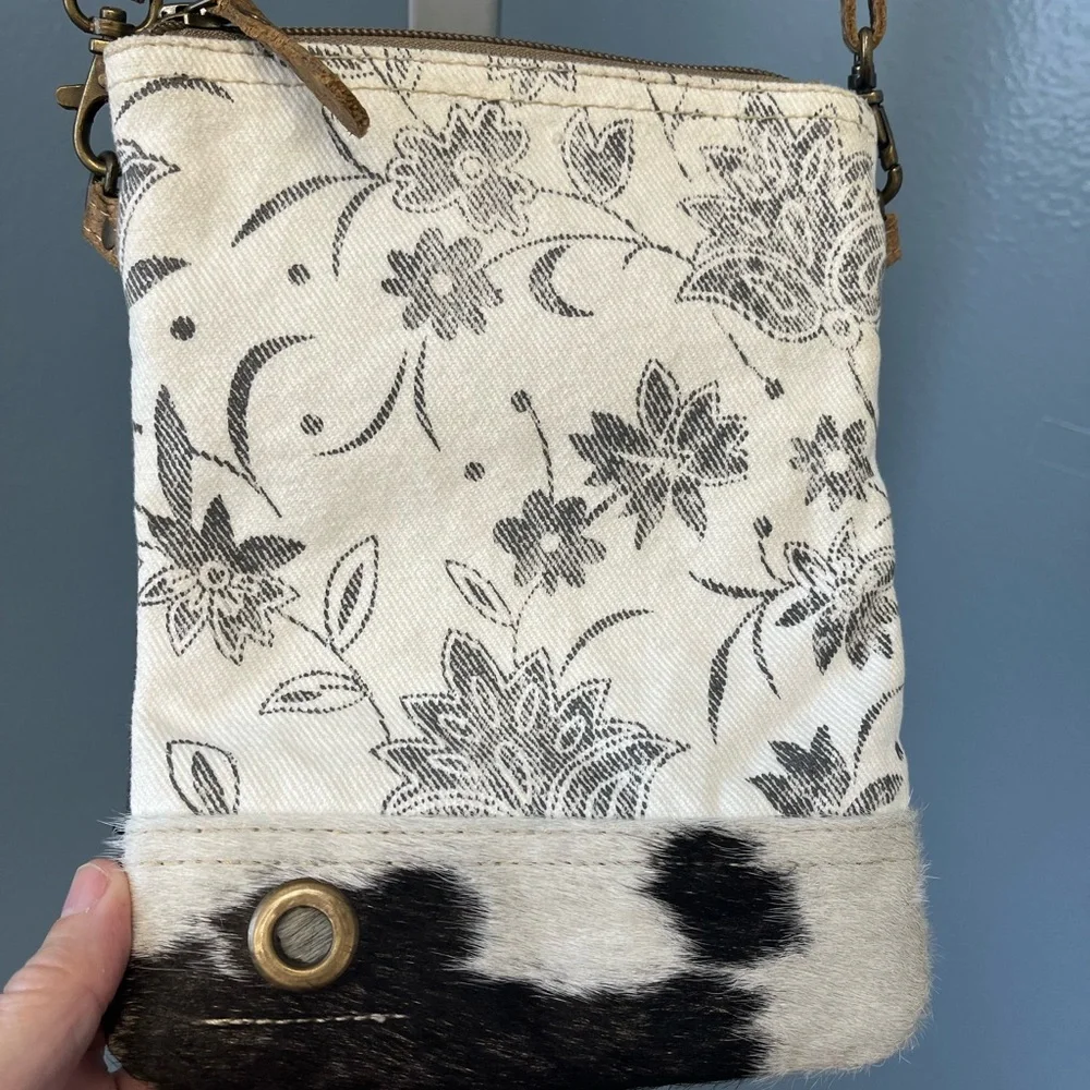 Myra Crossbody Bag-NWOT - Picture 2 of 6